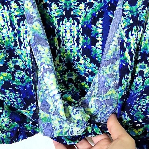 Chico's Blue Green 3/4 Sleeve Crossover Layered Front Blouse Size Large - Picture 4 of 6